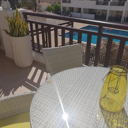 Stunning Apartment C106 With Balcony Looking Over Pool Peyia Buitenkant foto