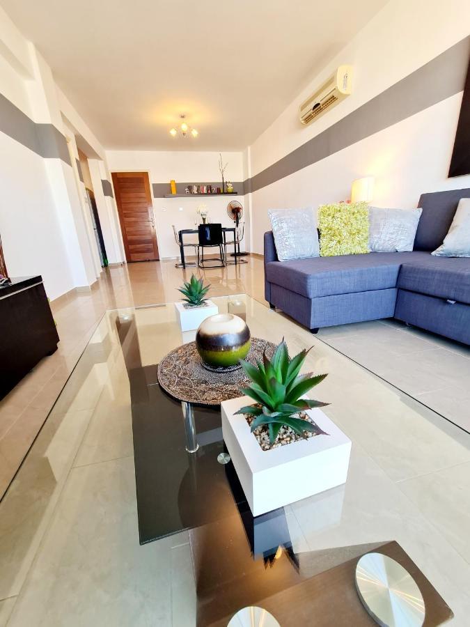 Stunning Apartment C106 With Balcony Looking Over Pool Peyia Buitenkant foto