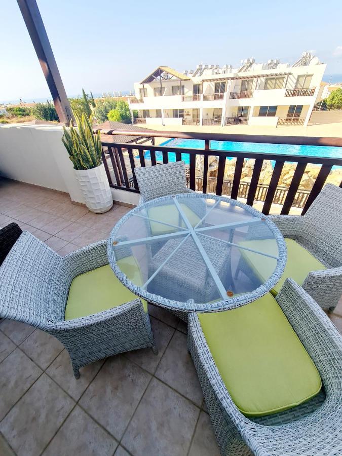 Stunning Apartment C106 With Balcony Looking Over Pool Peyia Buitenkant foto