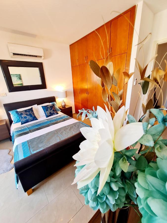 Stunning Apartment C106 With Balcony Looking Over Pool Peyia Buitenkant foto