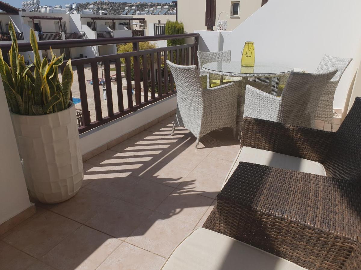 Stunning Apartment C106 With Balcony Looking Over Pool Peyia Buitenkant foto