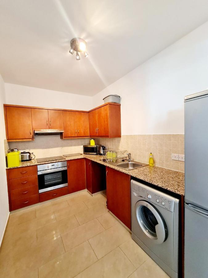 Stunning Apartment C106 With Balcony Looking Over Pool Peyia Buitenkant foto