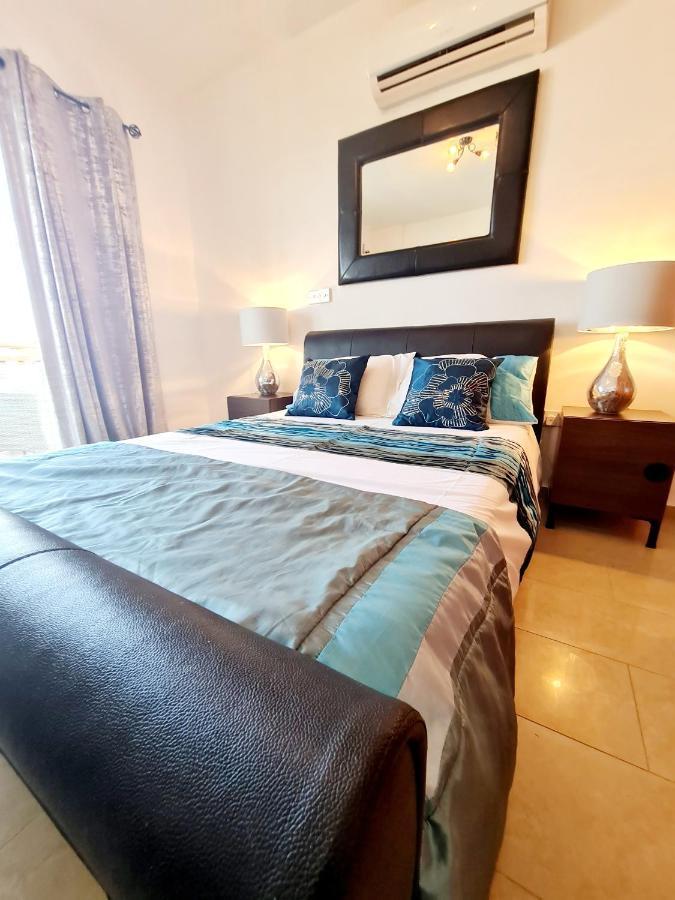 Stunning Apartment C106 With Balcony Looking Over Pool Peyia Buitenkant foto