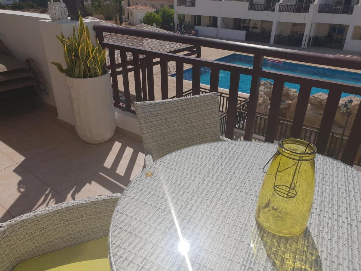 Stunning Apartment C106 With Balcony Looking Over Pool Peyia Buitenkant foto